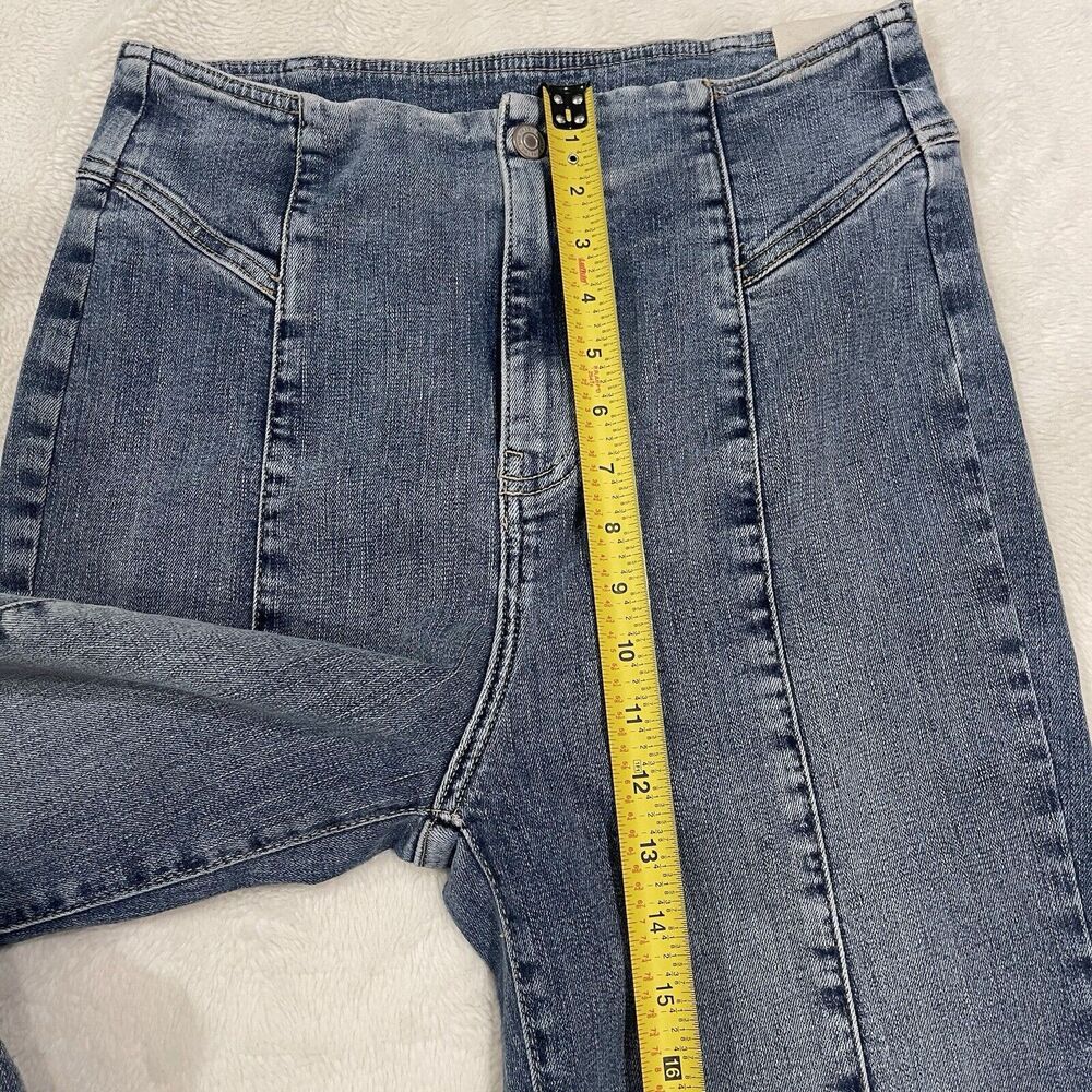 We The Free People Curvy Wild Honey Flare Jeans Light Wash Size 30 NWT - Picture 4 of 11